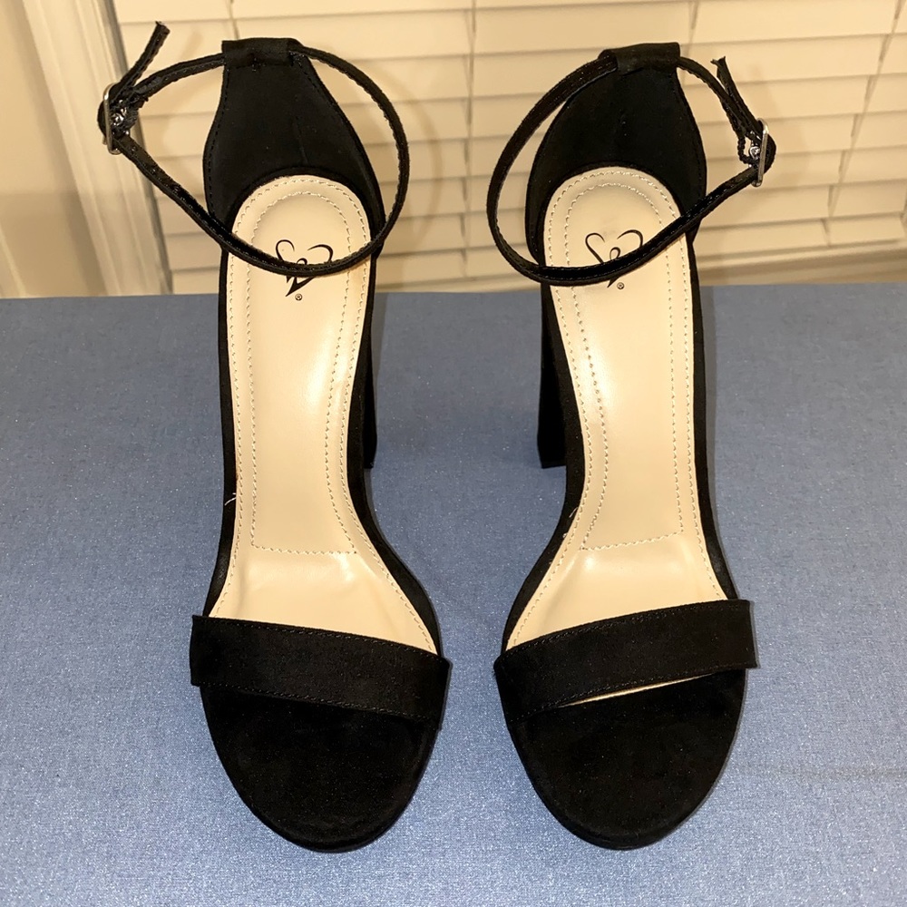 Windsor black shoes size 6